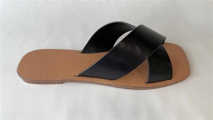 Black fashion summer slippers manufacture