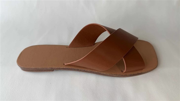 brown fashion summer slippers factory